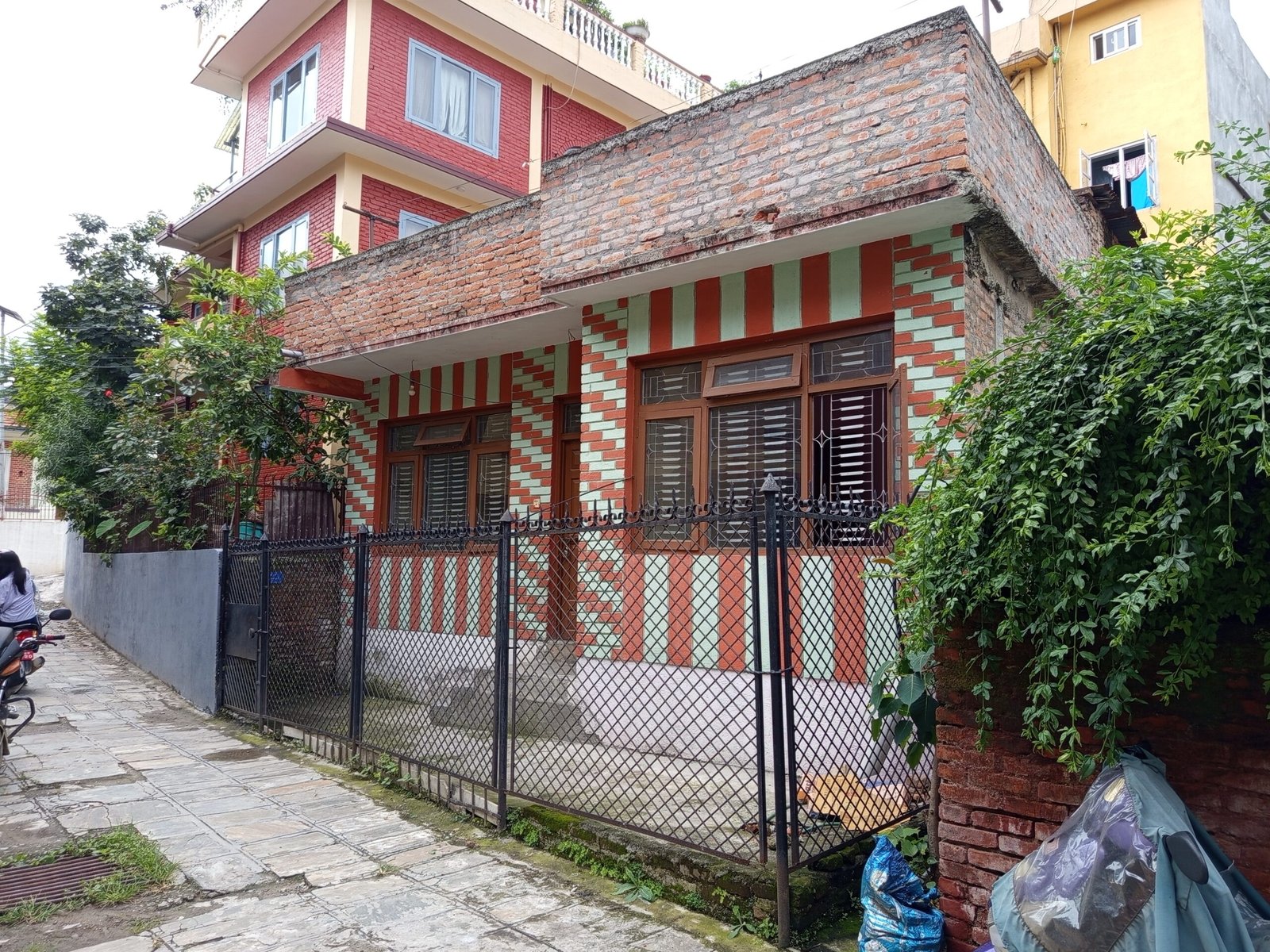 ३ आनामा बनेको घर बिक्रीमा